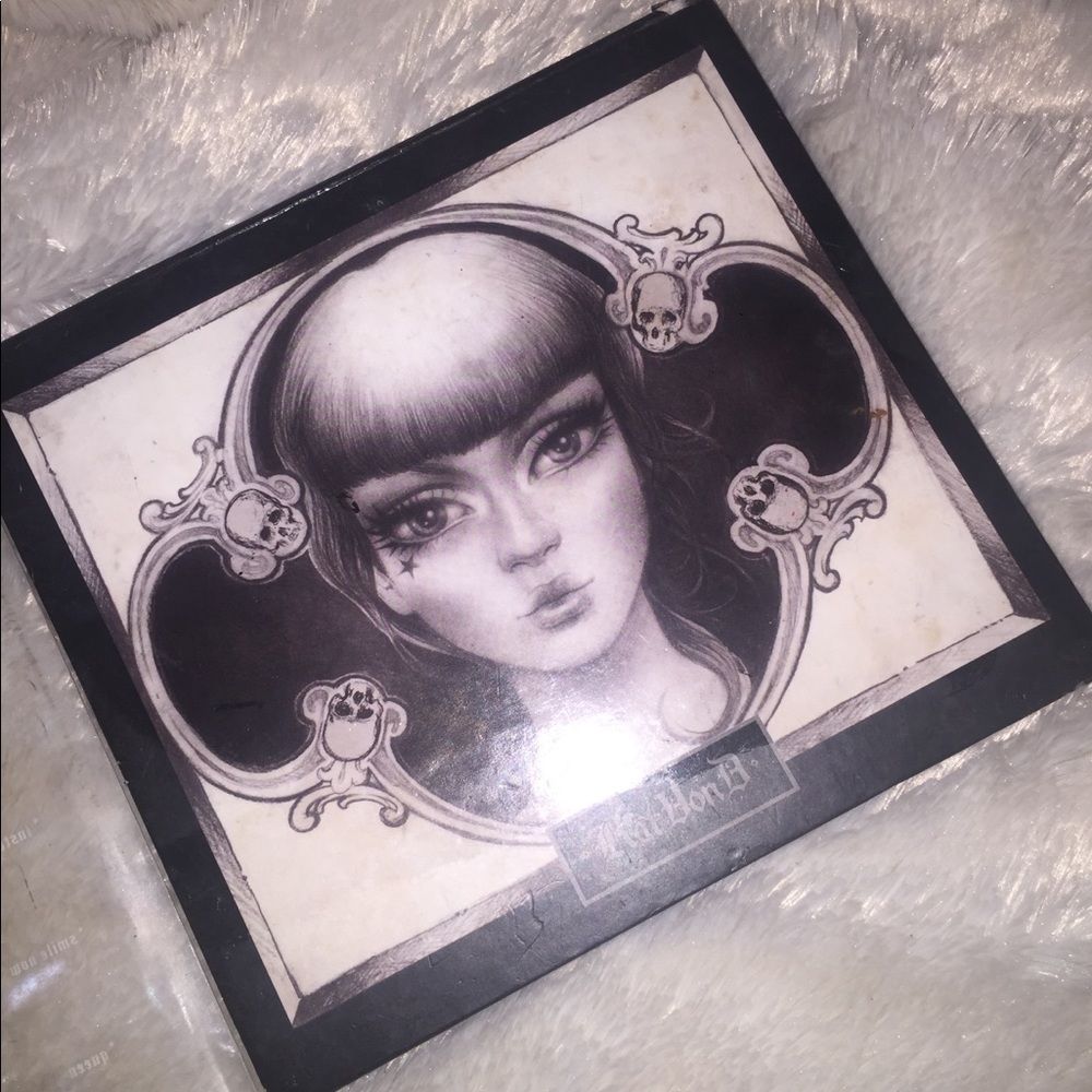 KVD, Kat Von D - Spellbinding eyeshadow palette
